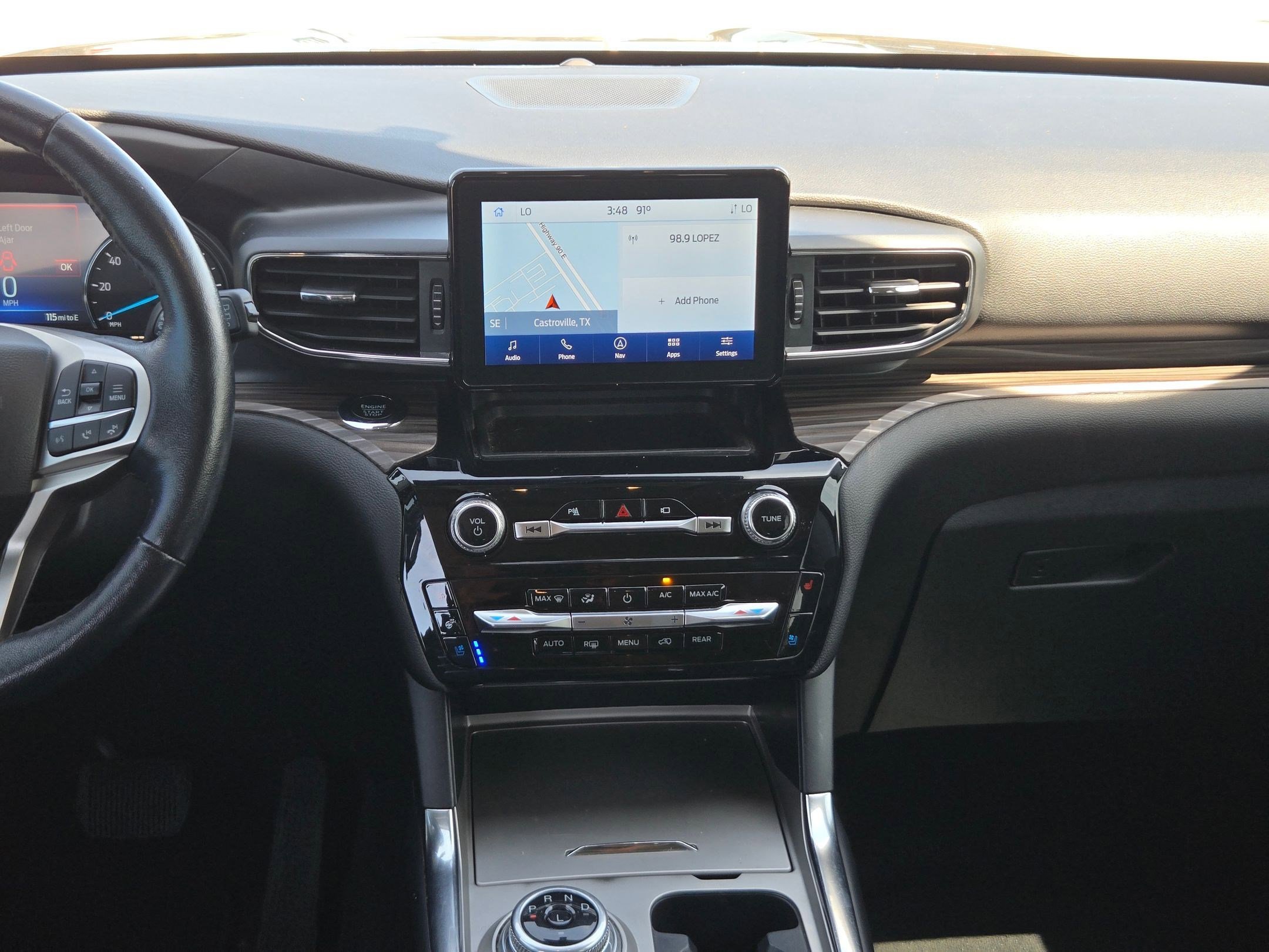 Used 2022 Ford Explorer Limited w/ Equipment Group 301A AWD/4WD image 17