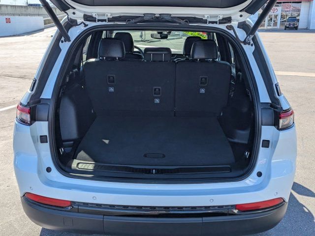 Used 2024 Jeep Grand Cherokee Altitude image 10