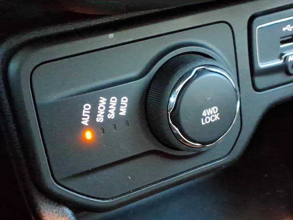 Used 2018 Jeep Renegade Limited w/ UConnect 8.4 Nav Group image 13