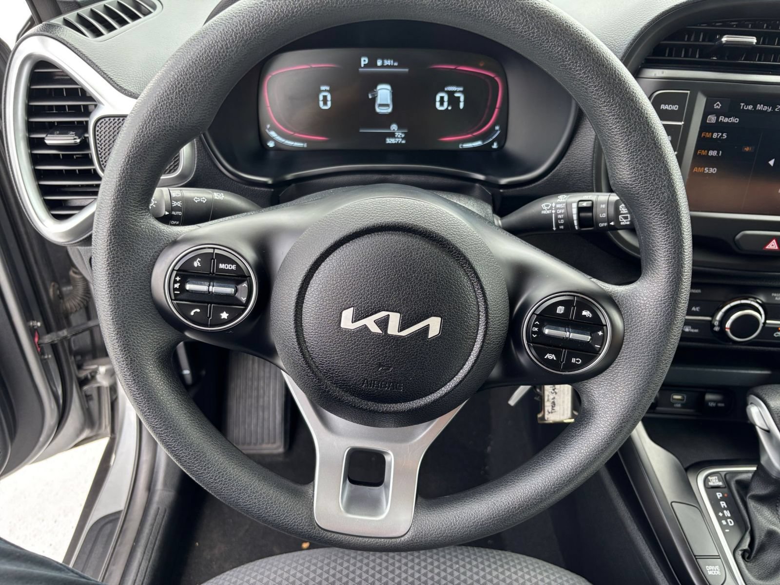 Used 2025 Kia Soul LX w/ LX Technology Package FWD image 25