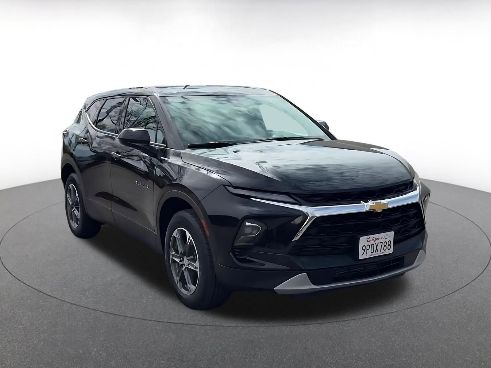 Used 2025 Chevrolet Blazer LT image 3