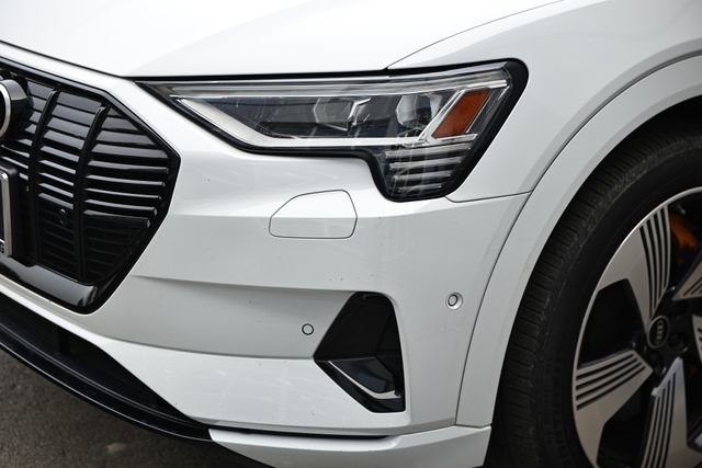 Used 2022 Audi e-tron Premium Plus image 12