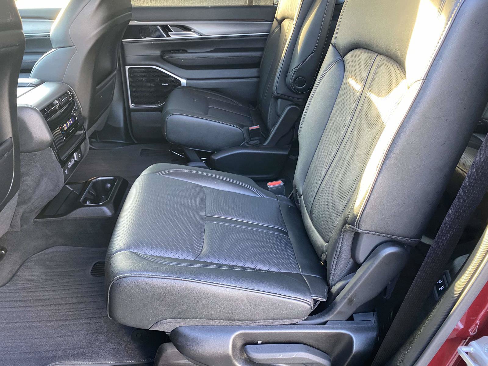 Used 2025 Jeep Wagoneer Series III w/ Premium Group I AWD/4WD image 22