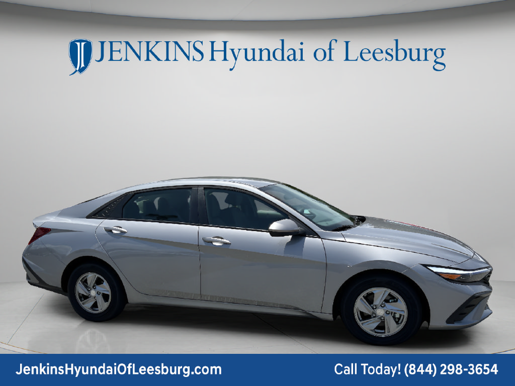 New 2025 Hyundai Elantra SE FWD image 2