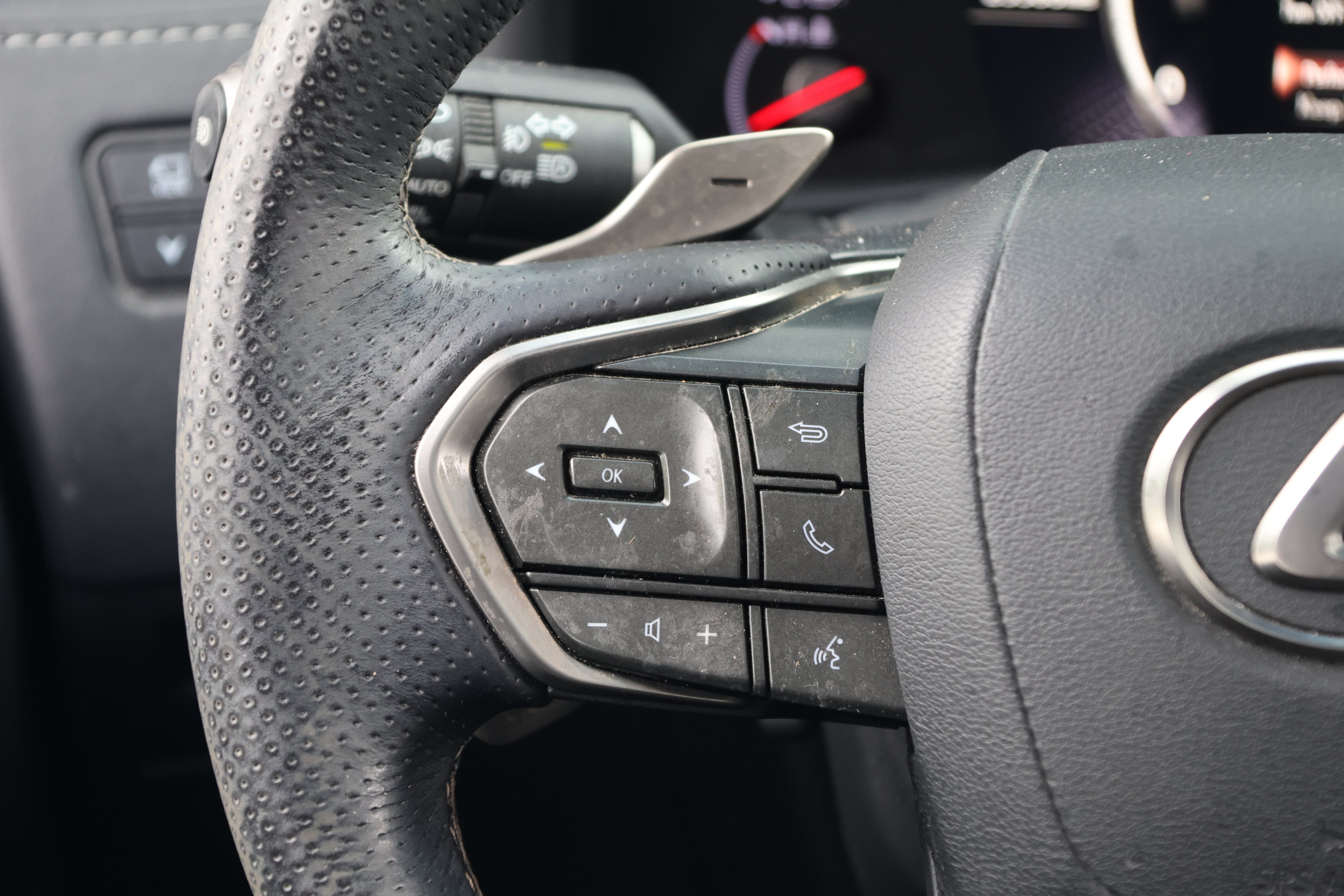Used 2023 Lexus LX 600 F Sport w/ Accessory Package (Z1) AWD/4WD image 18