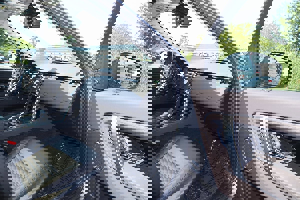 Used 2024 Land Rover Discovery Sport S image 56