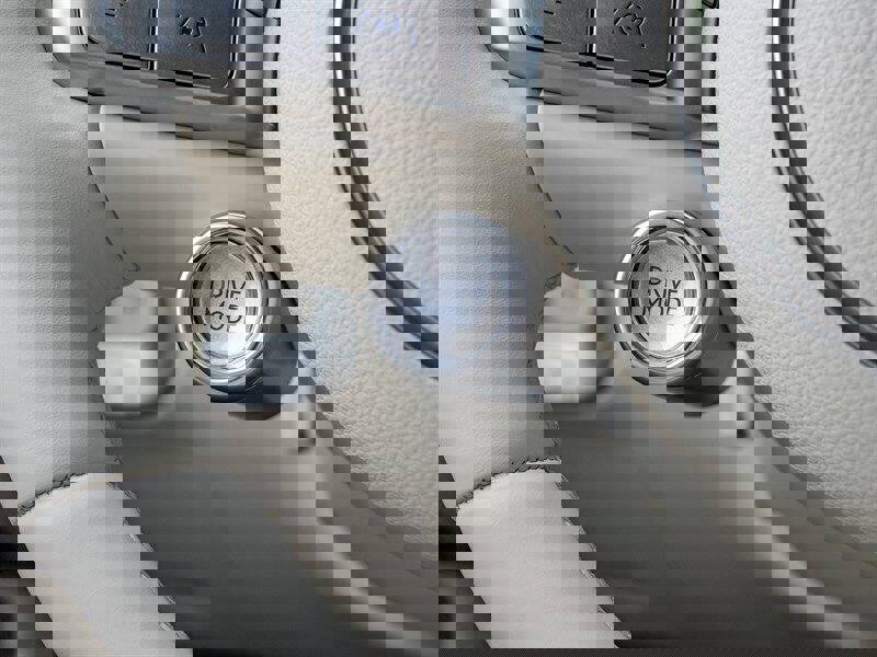 Used 2025 Genesis GV60 RWD image 32