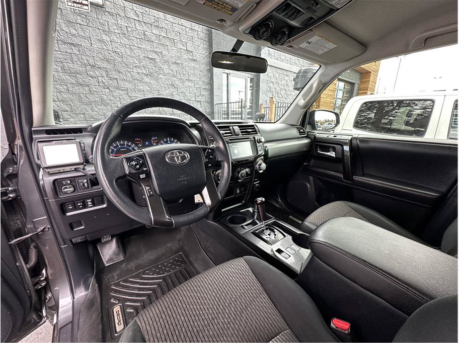 Used 2018 Toyota 4Runner TRD Off-Road AWD/4WD image 2