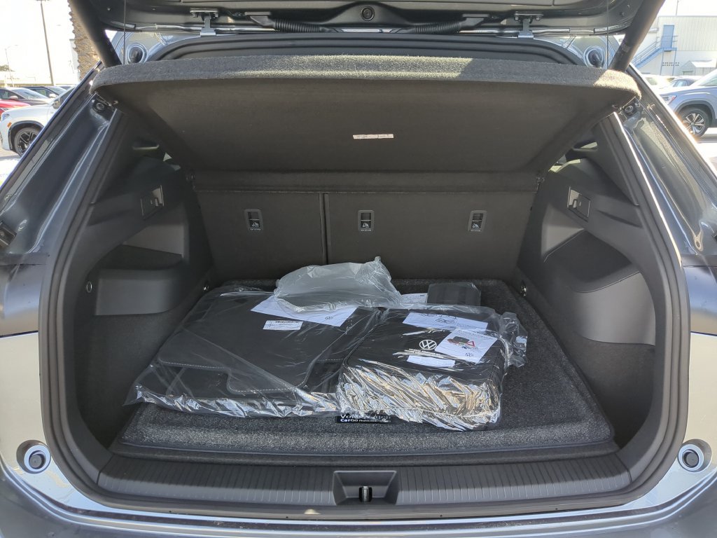 New 2027 Volkswagen Tiguan SEL R-Line AWD/4WD image 8
