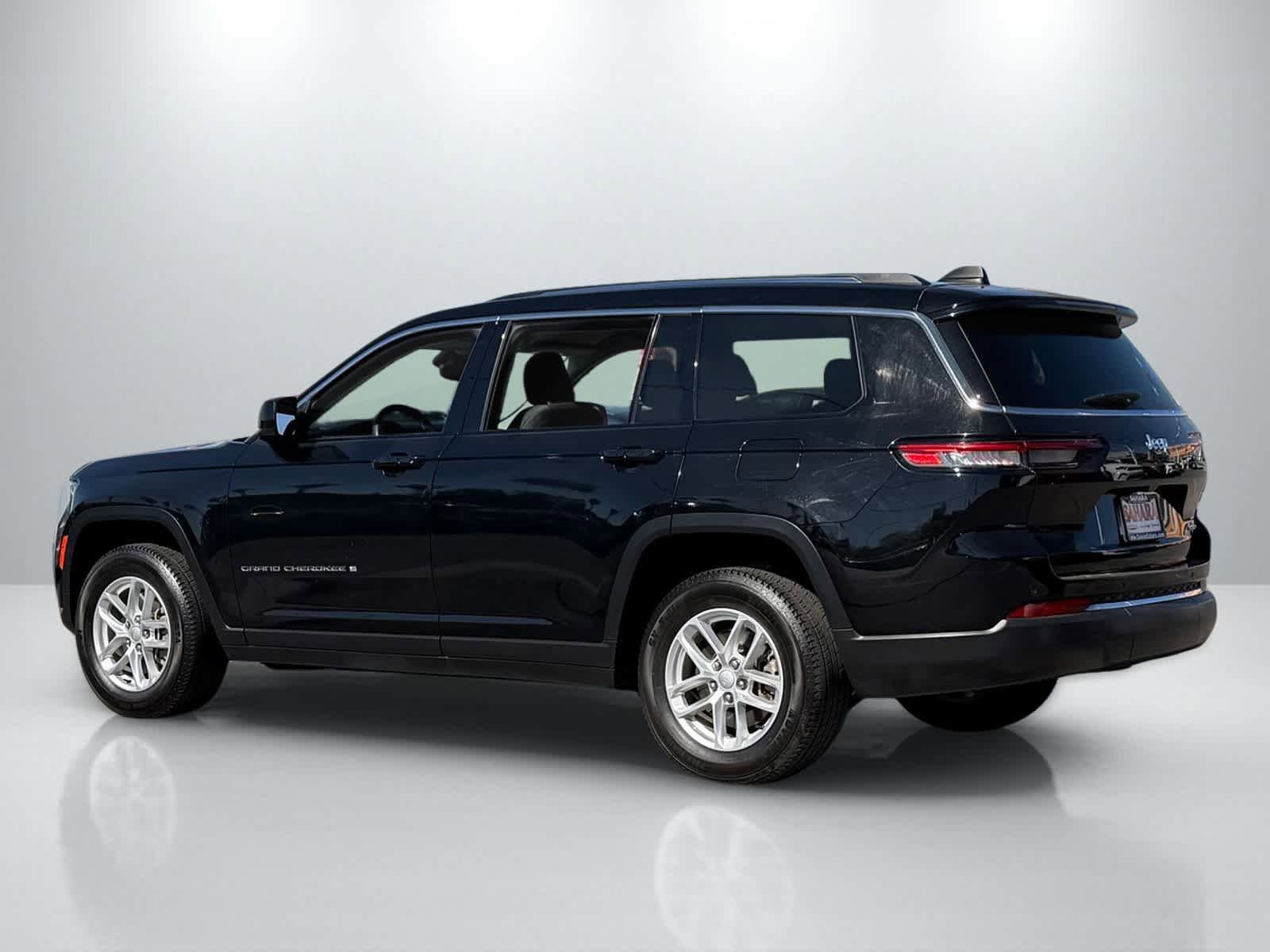 Certified 2023 Jeep Grand Cherokee L Laredo RWD image 4