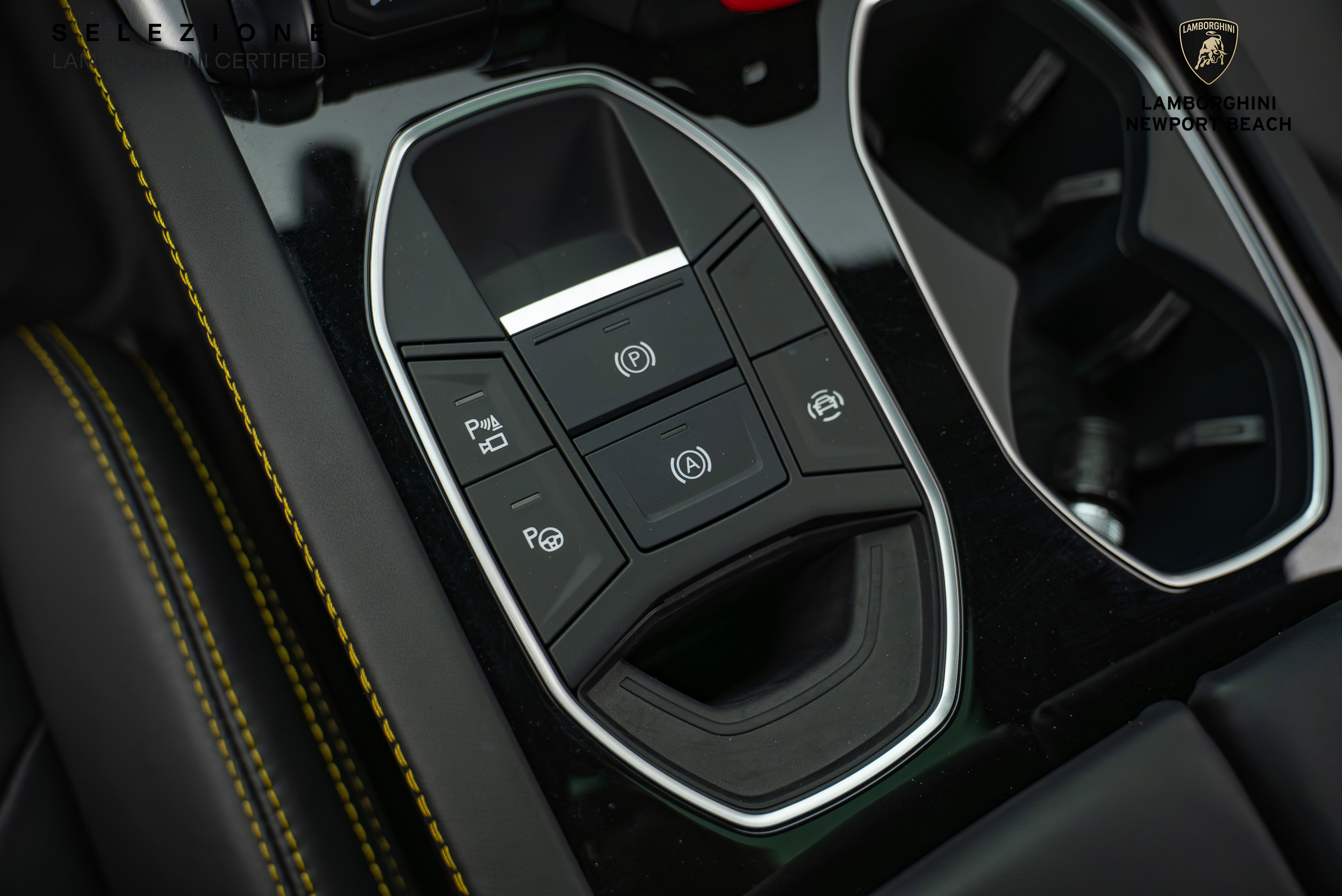 Used 2022 Lamborghini Urus image 32