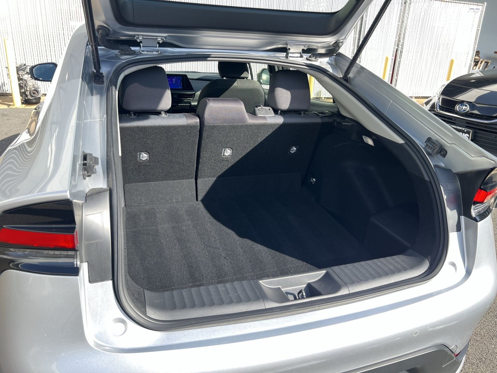 Used 2025 Toyota Prius LE FWD image 25