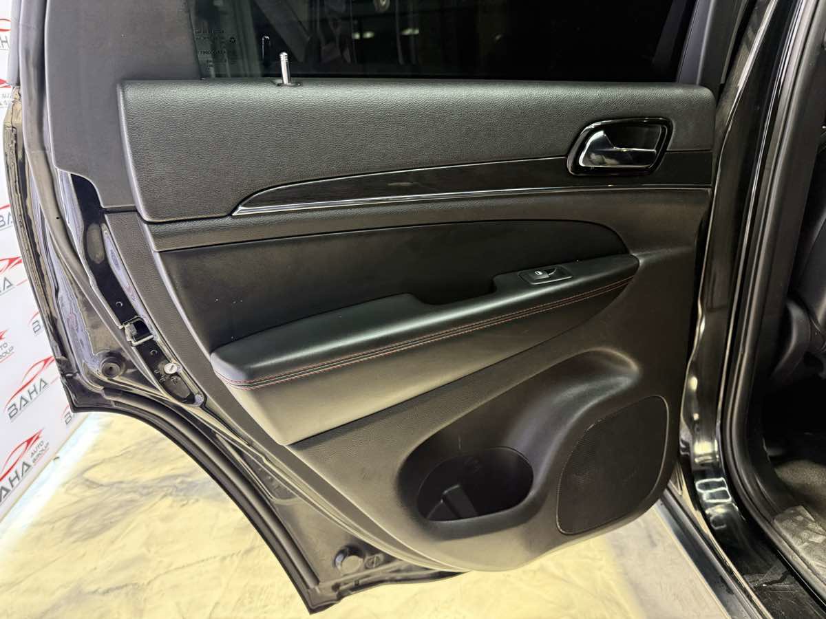 Used 2021 Jeep Grand Cherokee Trailhawk AWD/4WD image 40