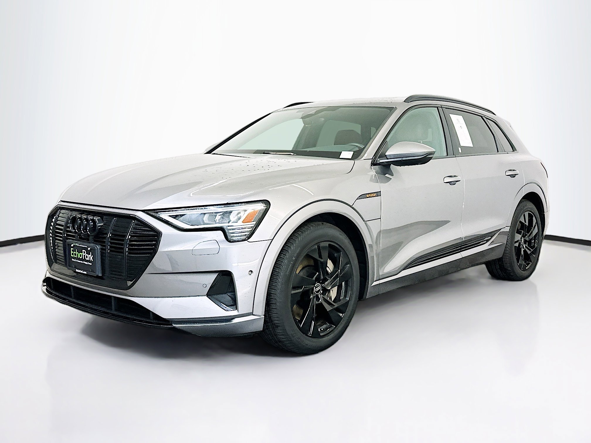 Used 2023 Audi e-tron Premium w/ Convenience Plus Package AWD/4WD image 3