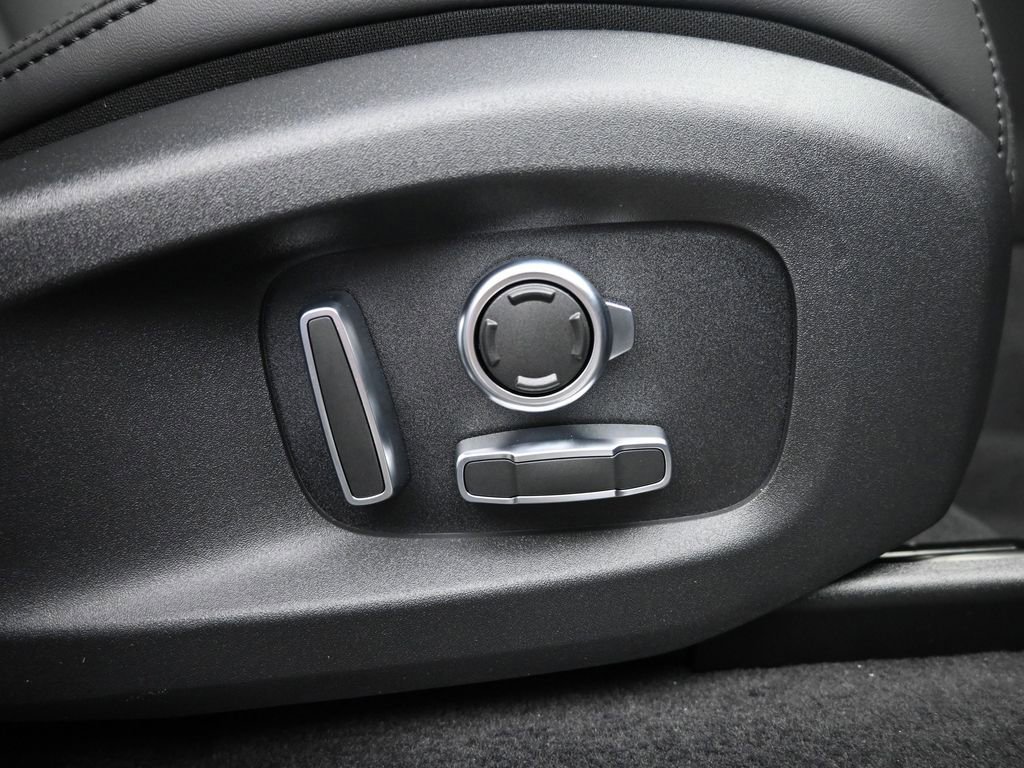 New 2026 Jaguar F-PACE R-Dynamic S image 11