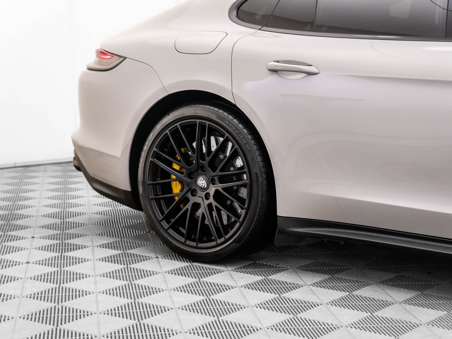 Used 2021 Porsche Panamera Turbo S w/ Premium Package image 38