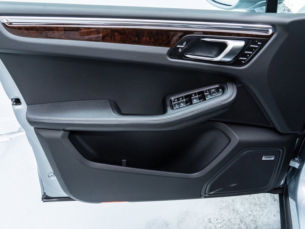 Used 2025 Porsche Macan image 21