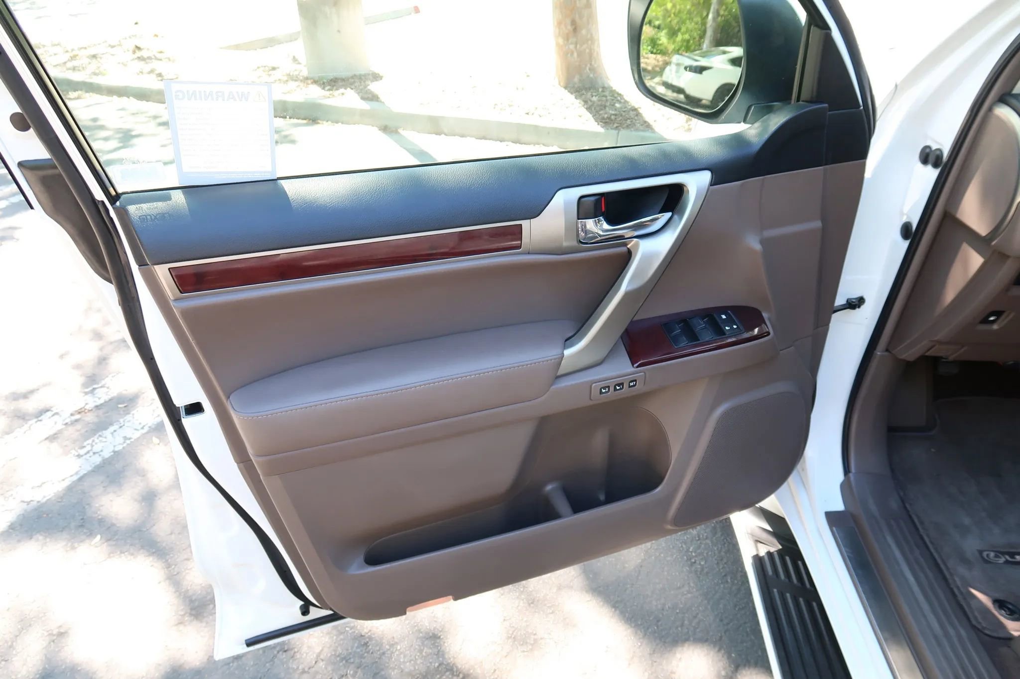 Used 2015 Lexus GX 460 w/ Premium Package AWD/4WD image 10