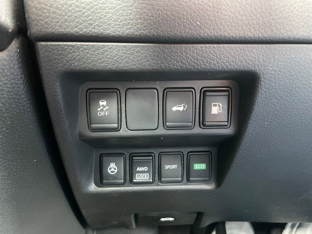 Used 2018 Nissan Rogue SV AWD/4WD image 46