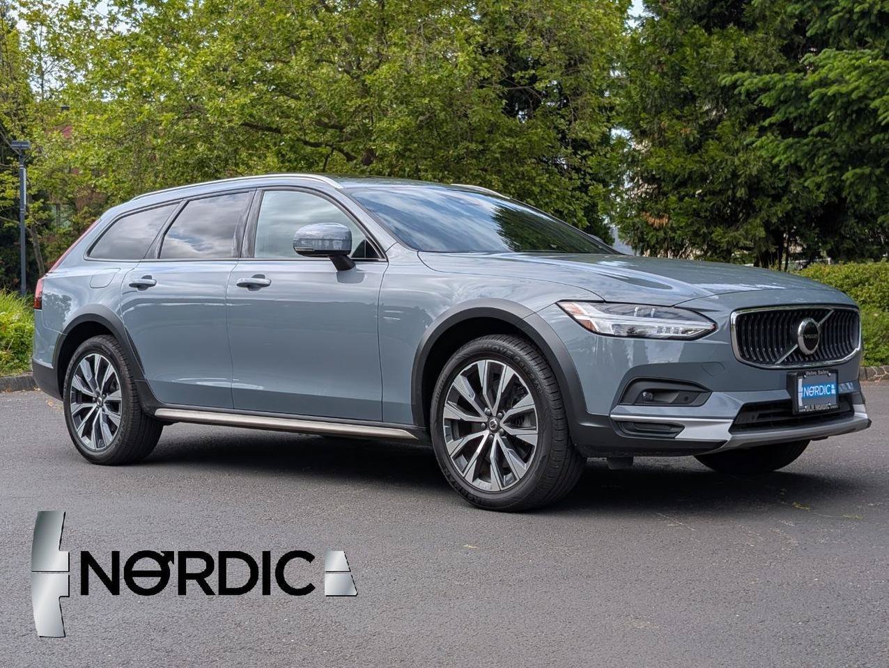 Used 2022 Volvo V90 B6 Cross Country w/ Protection Package AWD/4WD image 1