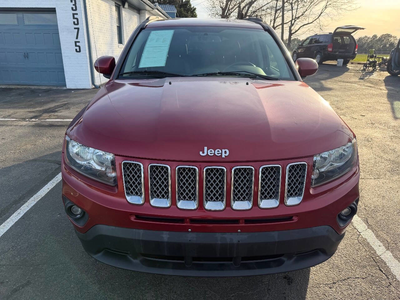 Used 2017 Jeep Compass Latitude image 3