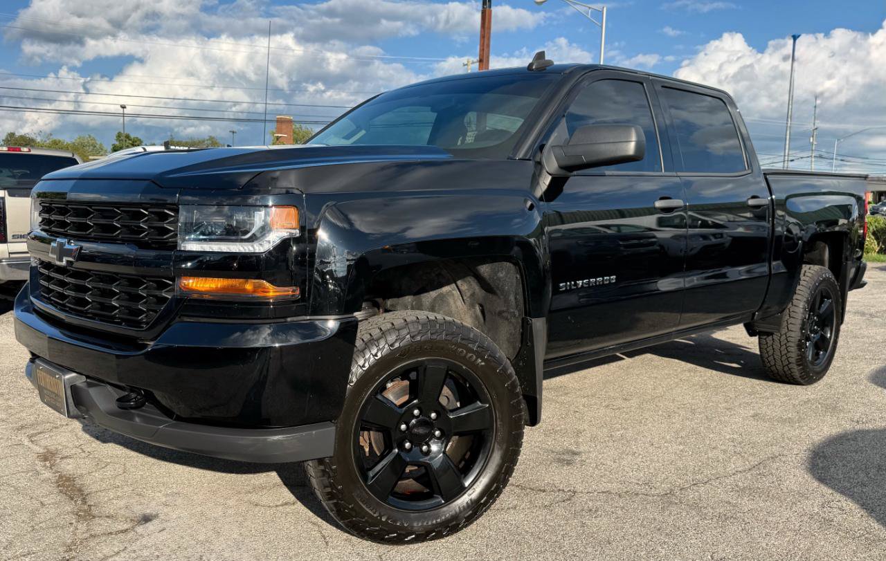Used 2018 Chevrolet Silverado 1500 Custom w/ Custom Value Package AWD/4WD image 2
