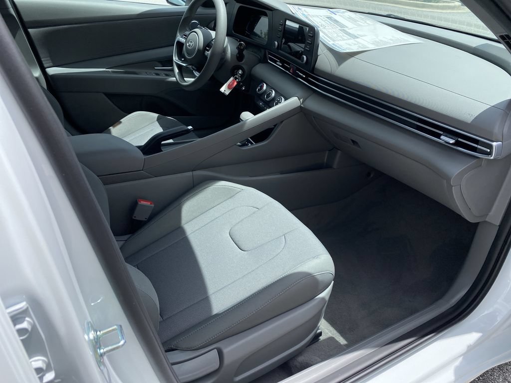 New 2026 Hyundai Elantra SE FWD image 29