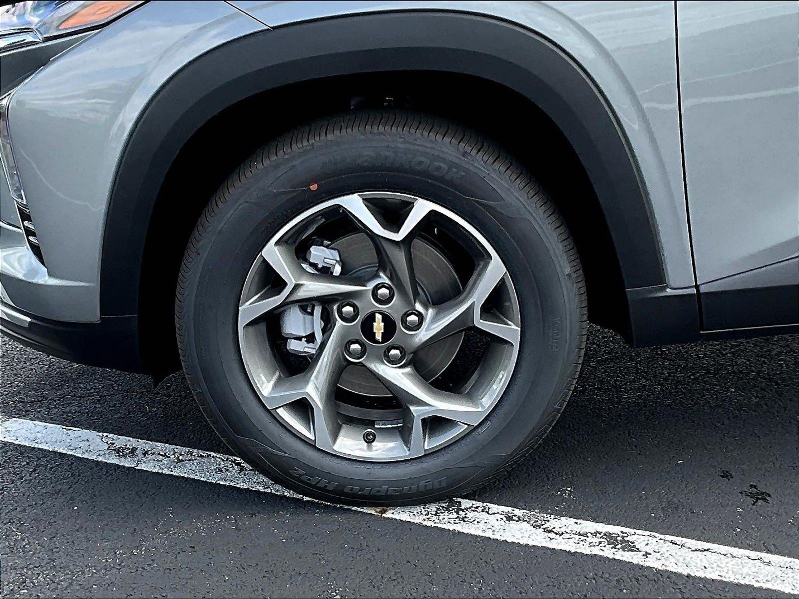 New 2026 Chevrolet Trax LT w/ Sunroof Package FWD image 23