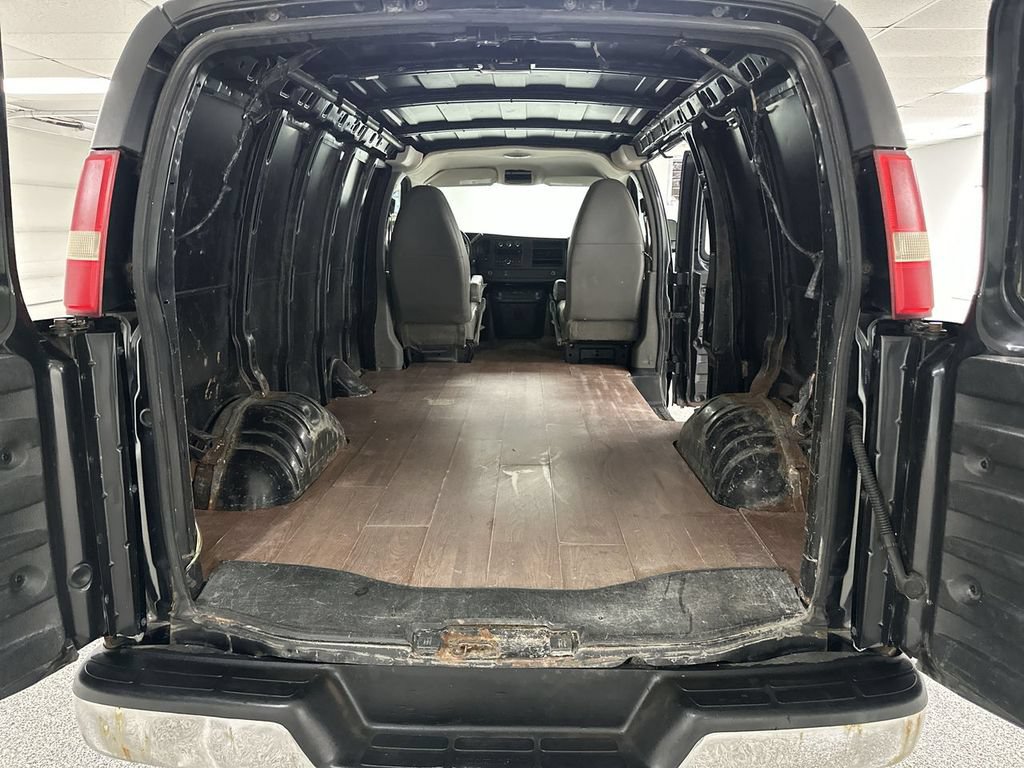 Used 2010 Chevrolet Express 2500 RWD image 22