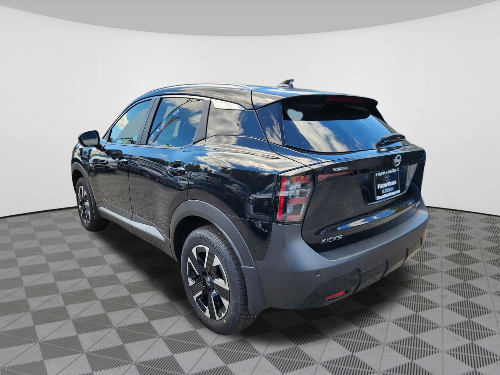 Used 2026 Nissan Kicks SV AWD/4WD image 5