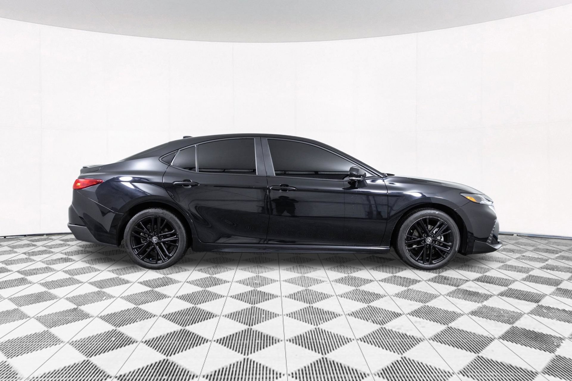 Used 2025 Toyota Camry SE w/ Convenience Package AWD/4WD image 20