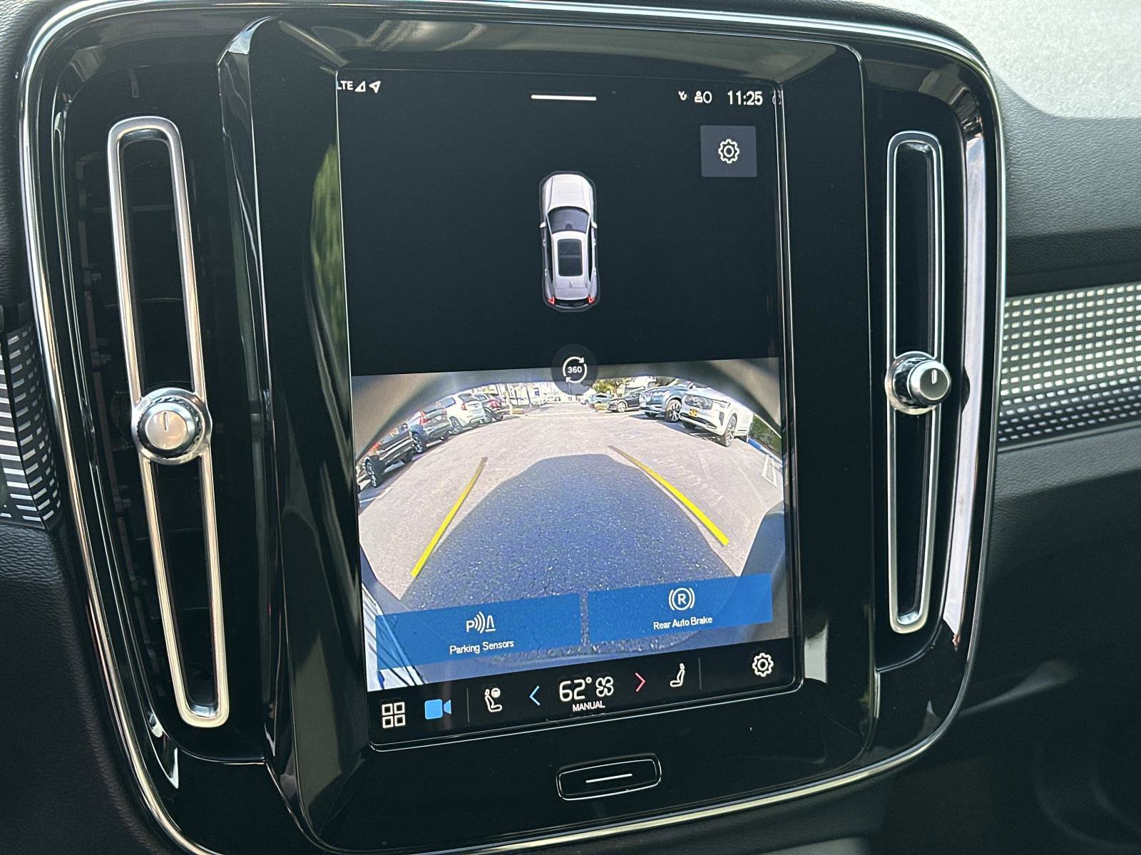 Certified 2021 Volvo XC40 P8 Recharge w/ Advanced Package image 13