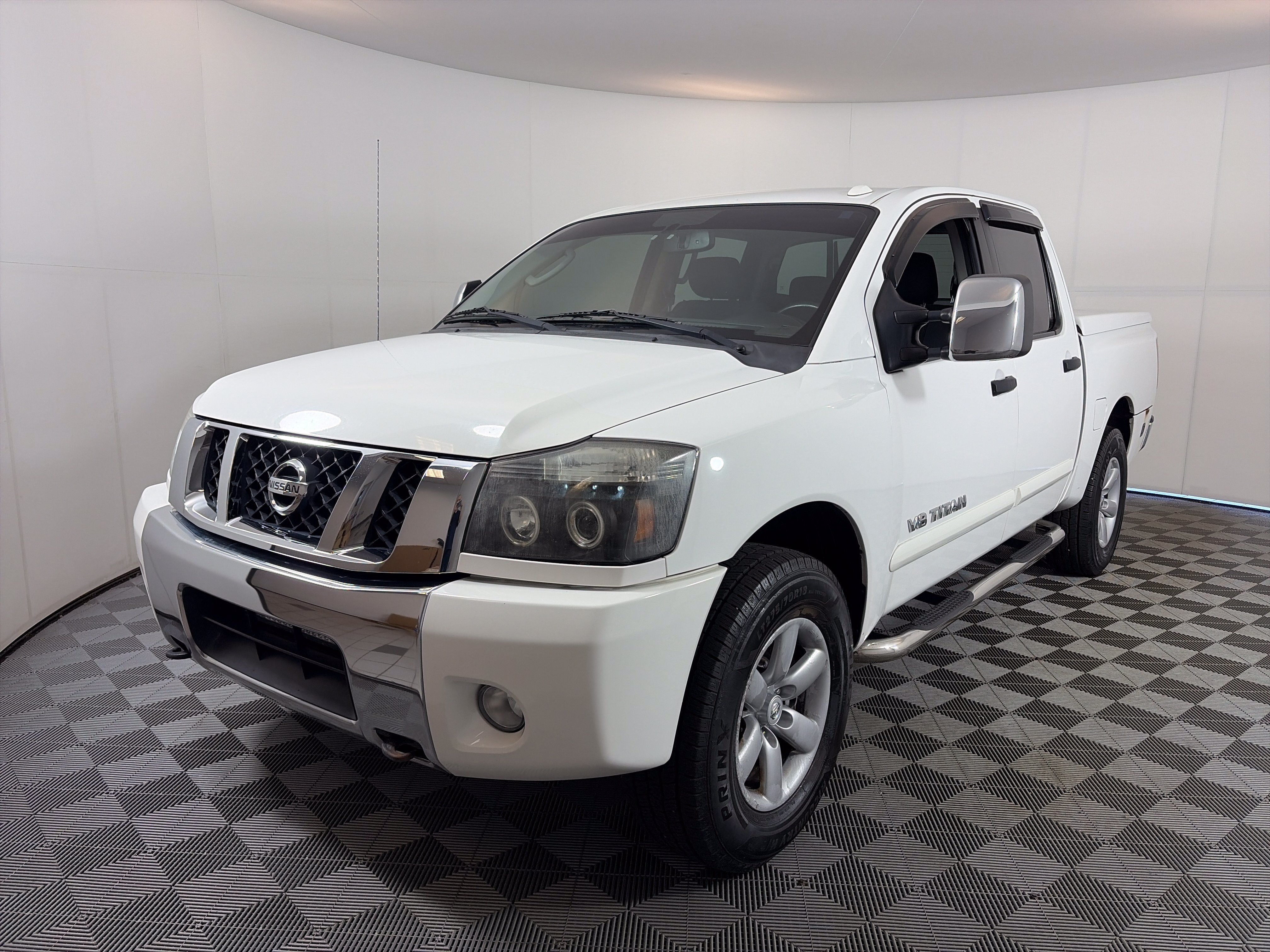 Used 2011 Nissan Titan SV w/ SV Premium Utility Pkg AWD/4WD image 3