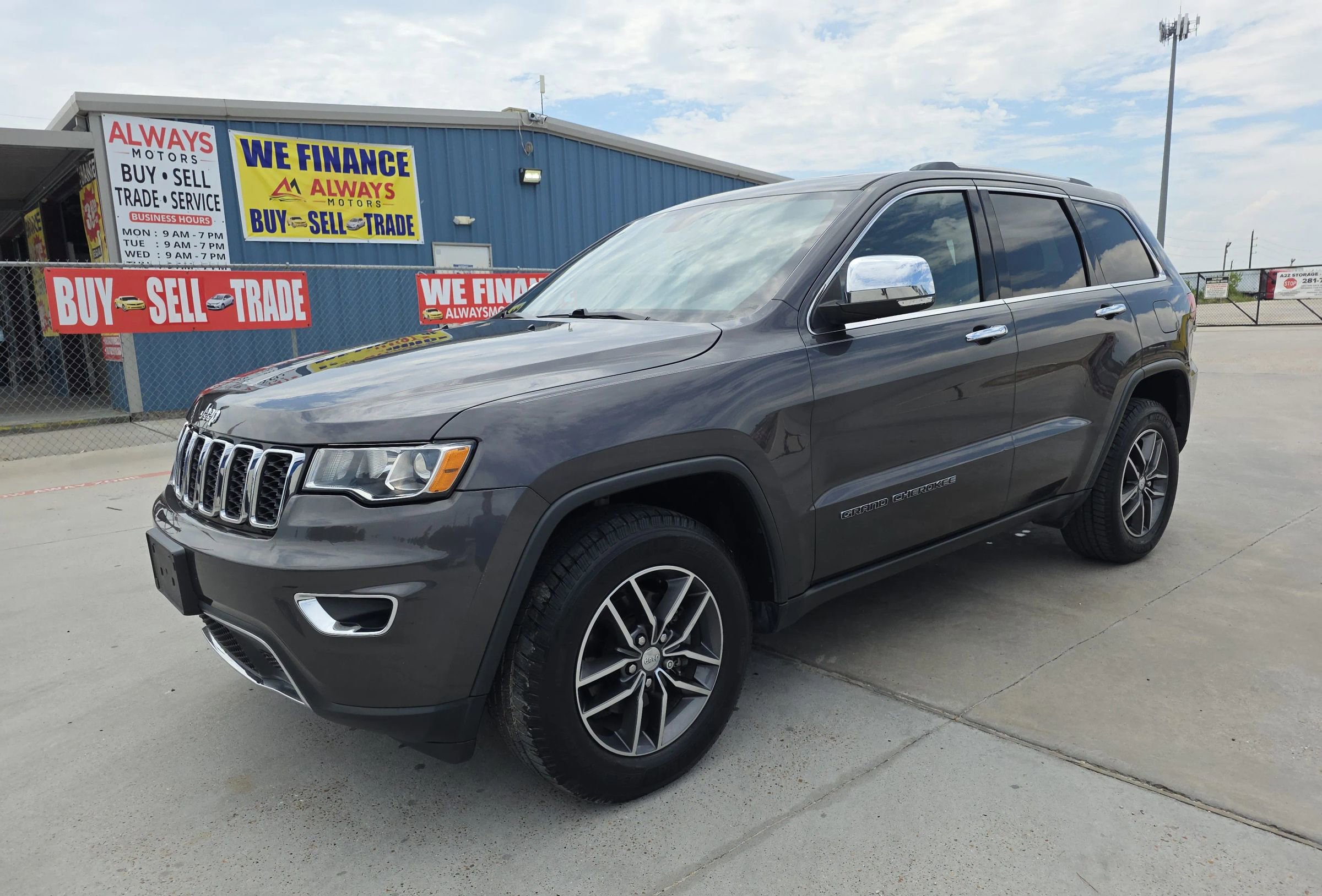Used 2018 Jeep Grand Cherokee Limited image 2