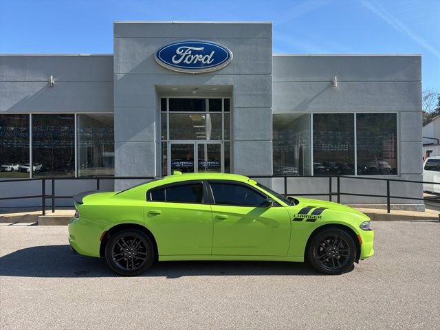 Used 2019 Dodge Charger SXT w/ Blacktop Package image 2