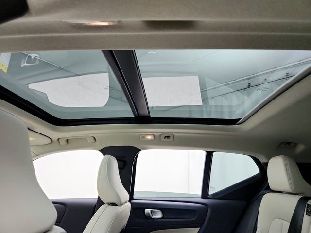 New 2026 Volvo XC40 B5 Ultra w/ Climate Package image 18