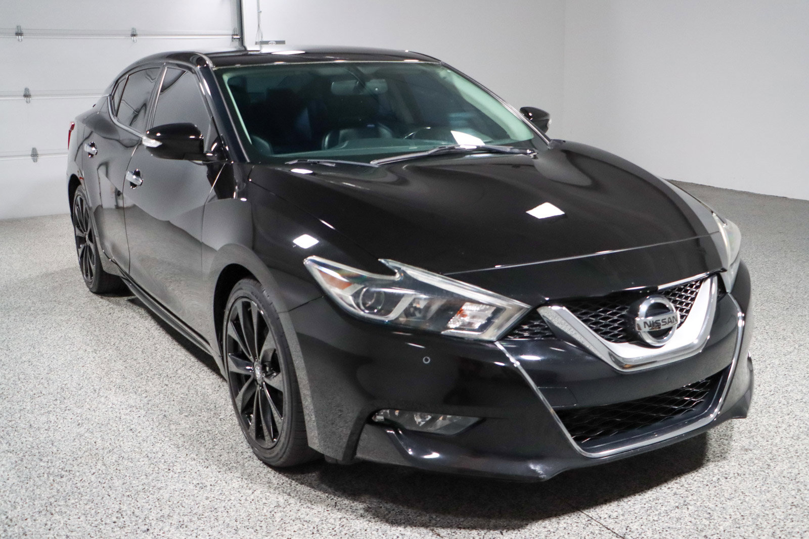 Used 2017 Nissan Maxima SR w/ Midnight Edition image 5