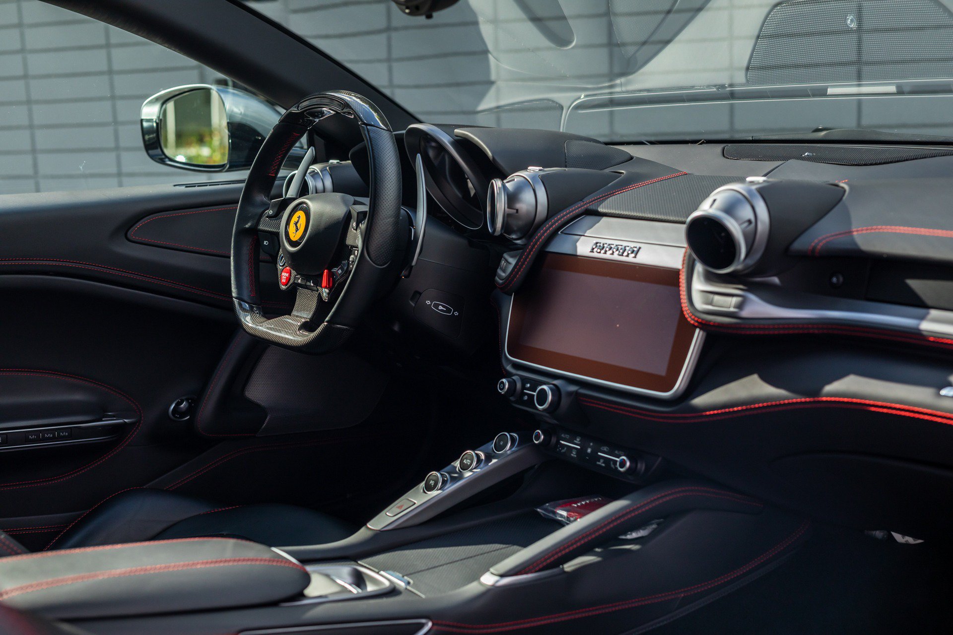 Used 2018 Ferrari GTC4Lusso T RWD image 45