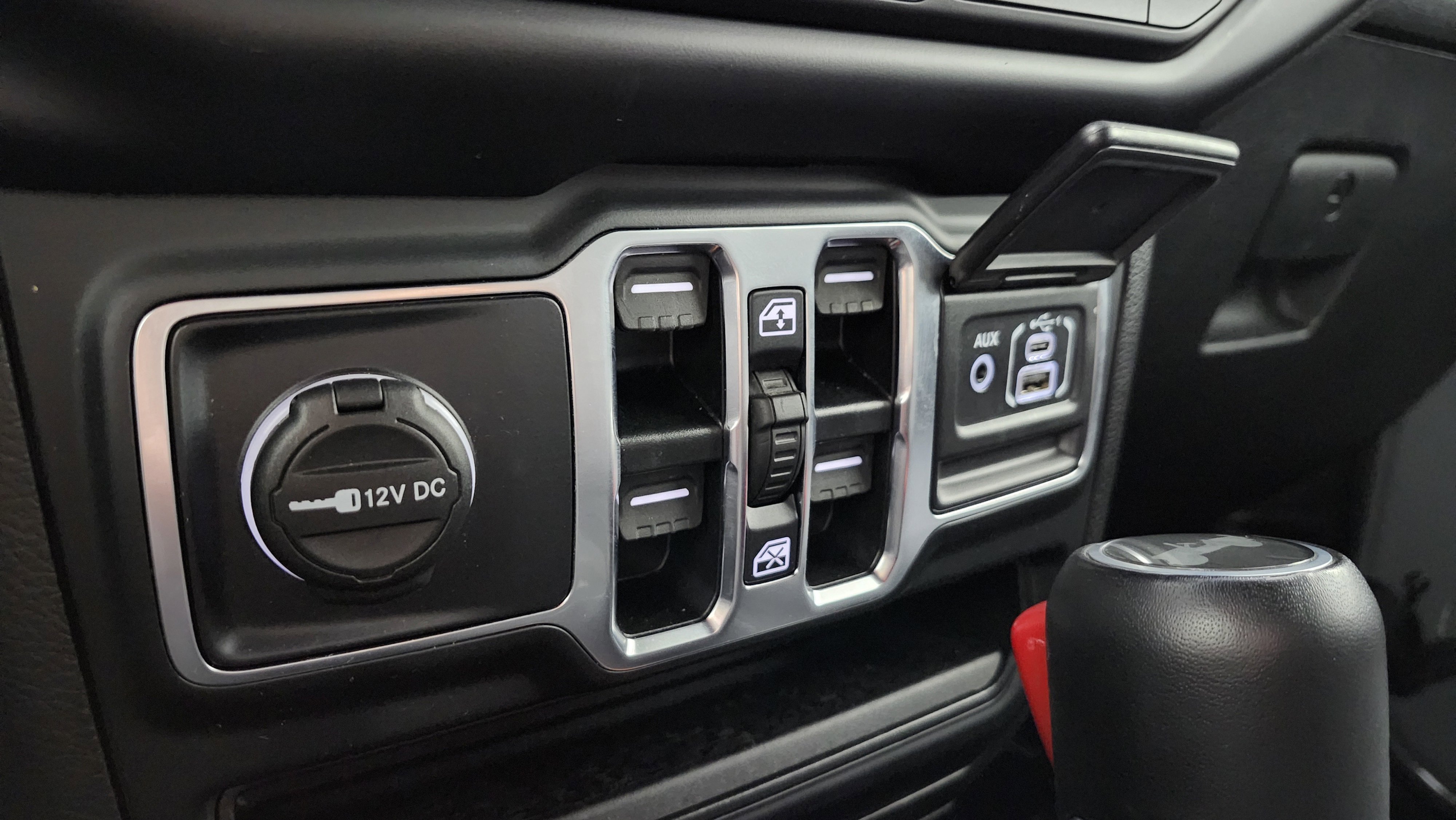 Used 2022 Jeep Wrangler Unlimited Sahara w/ Cold Weather Group image 10