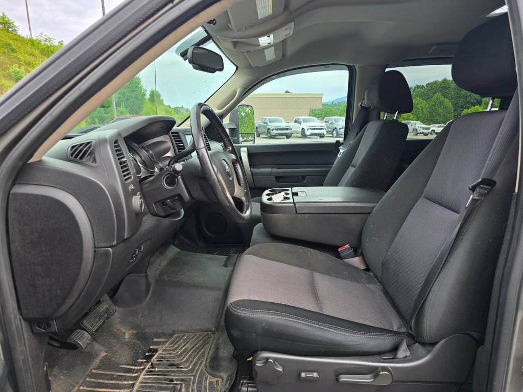 Used 2013 Chevrolet Silverado 2500 LT w/ Interior Plus Package AWD/4WD image 4