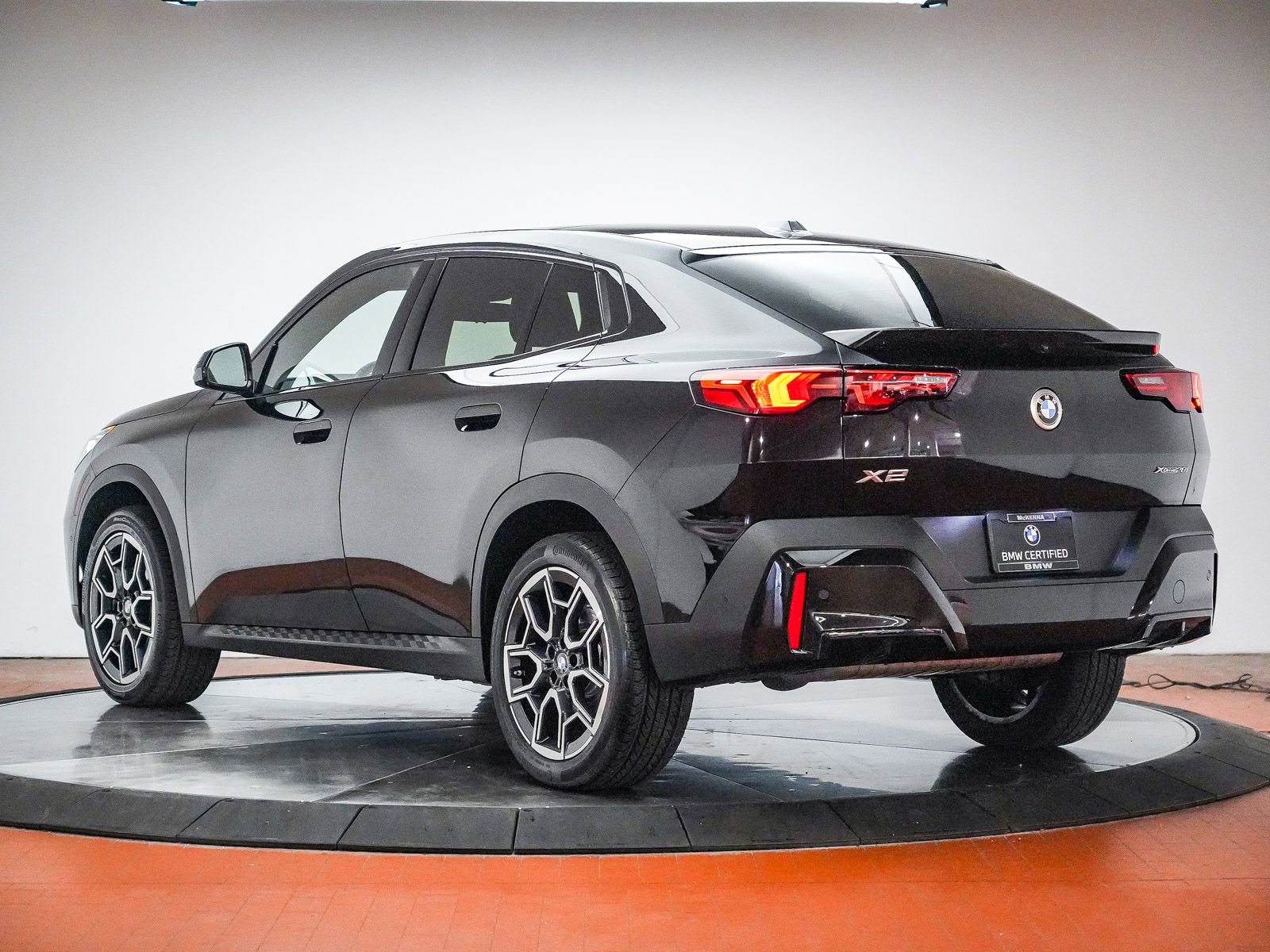 Certified 2024 BMW X2 xDrive28i w/ Technology Package image 2