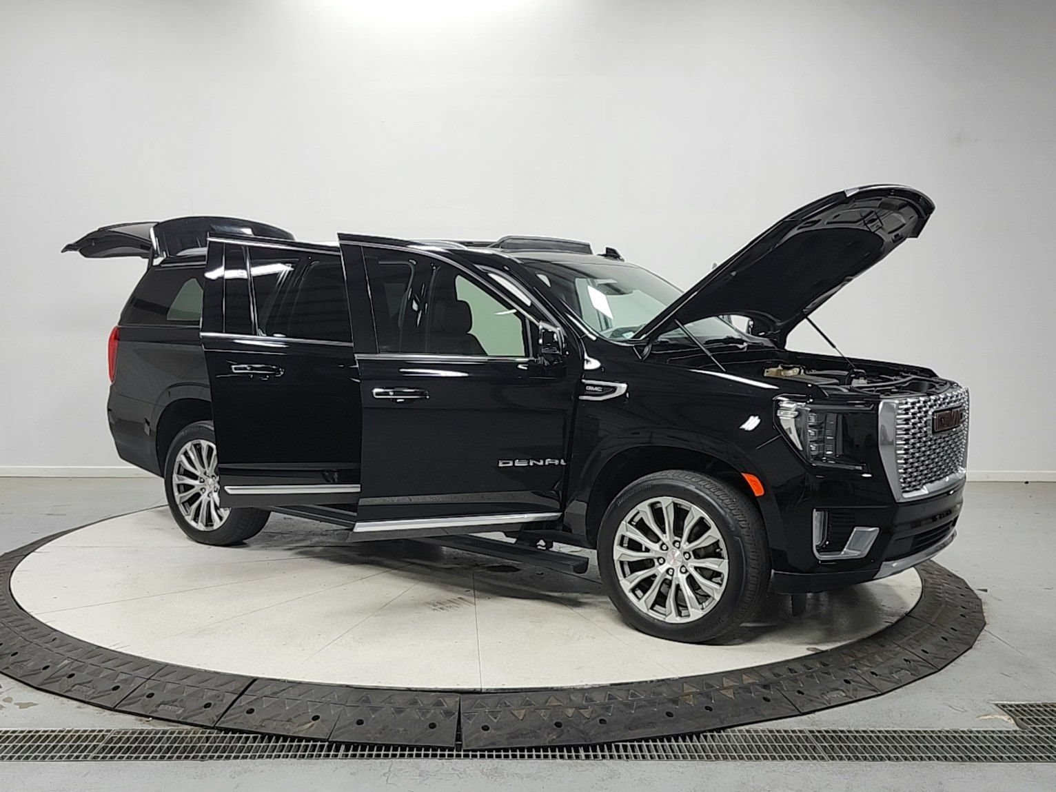 Used 2021 GMC Yukon XL Denali AWD/4WD image 9