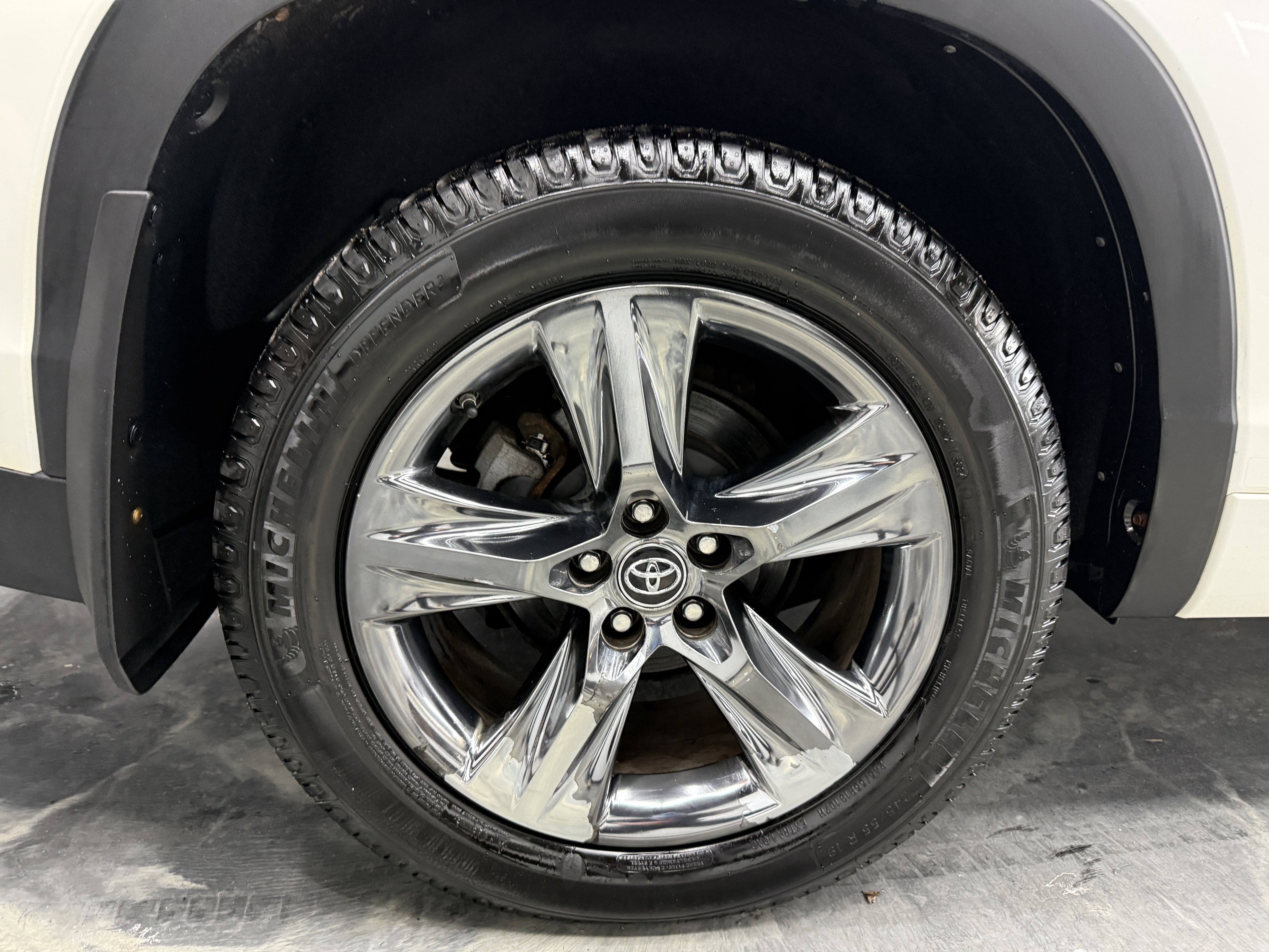 Used 2017 Toyota Highlander Limited image 31