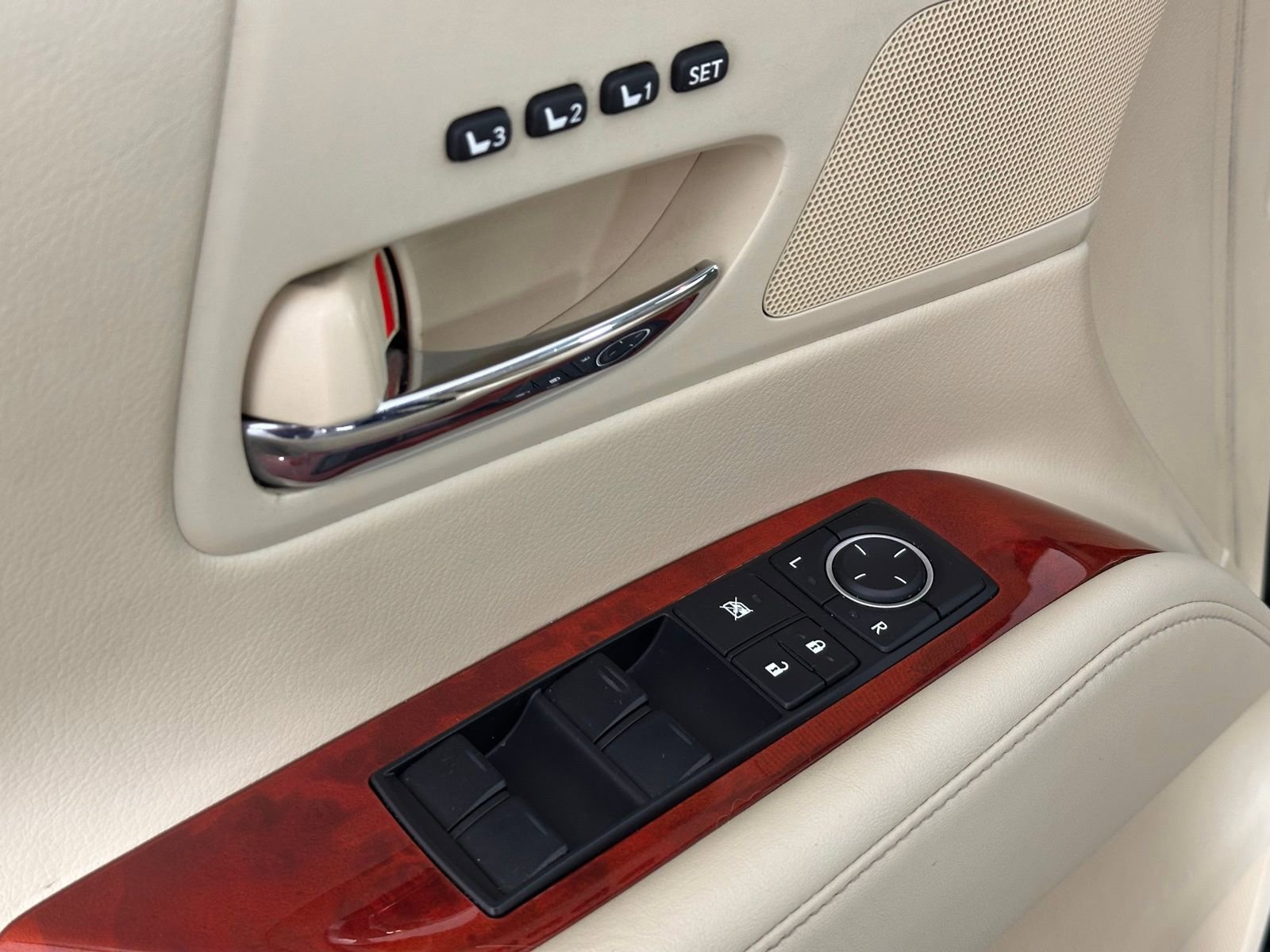 Used 2012 Lexus RX 450h AWD w/ Premium Pkg image 34