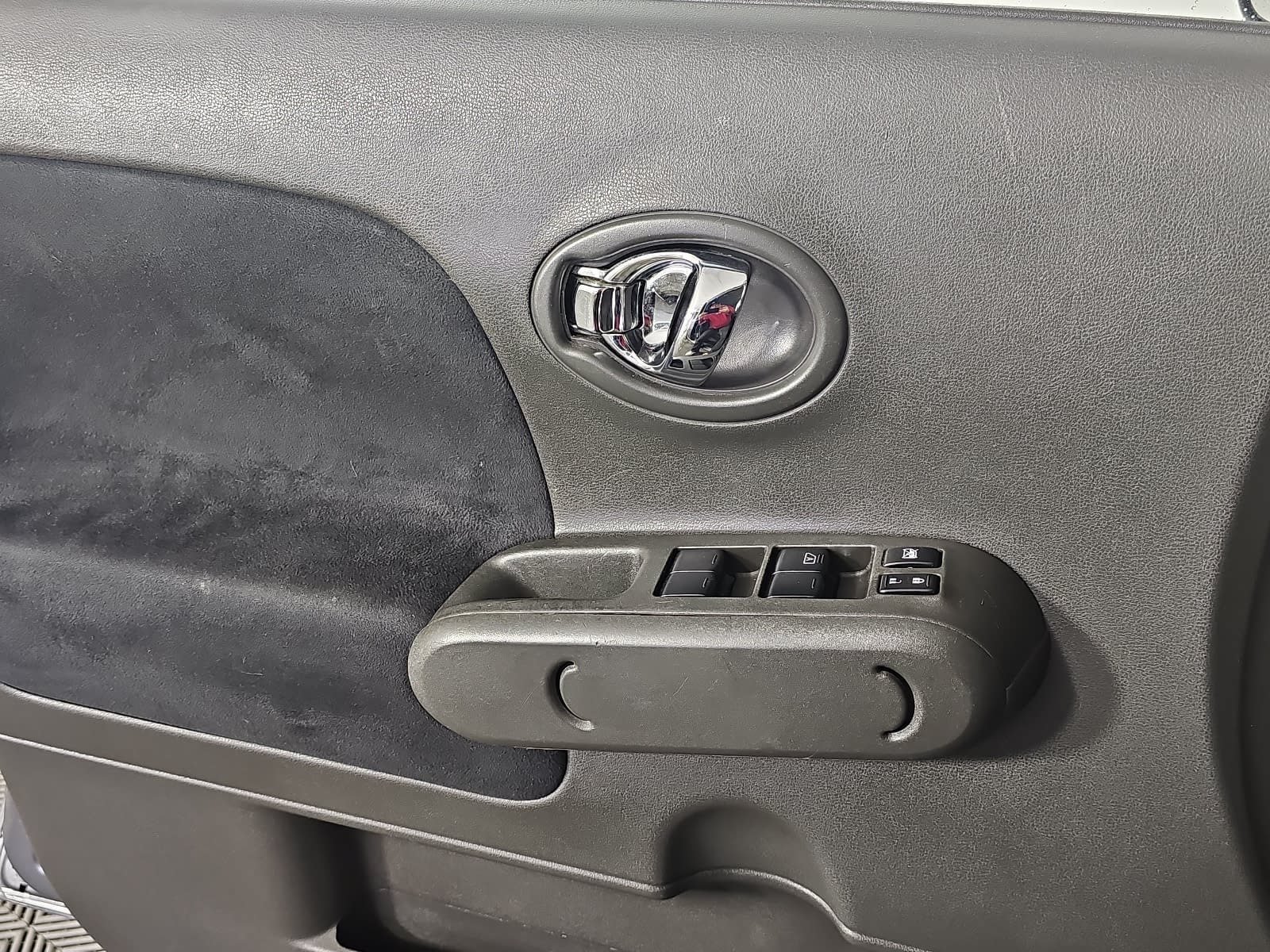 Used 2013 Nissan Cube FWD image 21