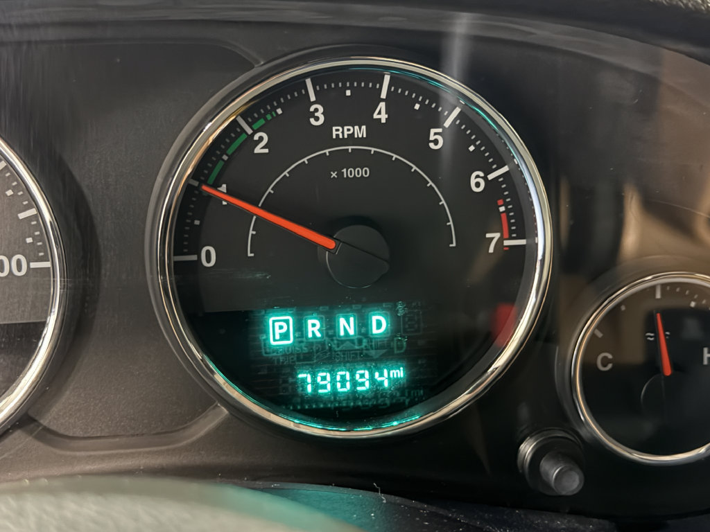 Used 2015 Jeep Wrangler Unlimited Sahara w/ Connectivity Group AWD/4WD image 79