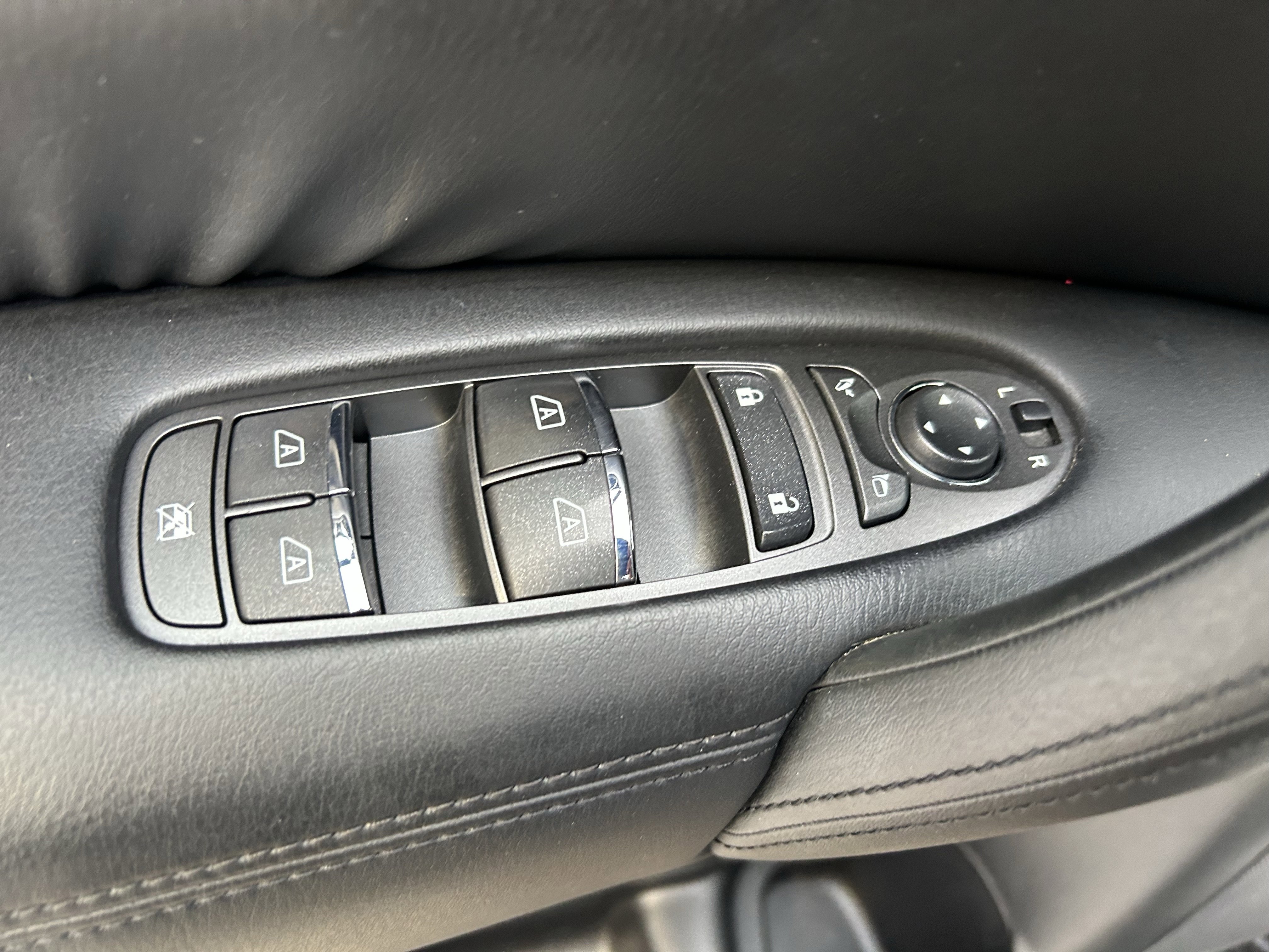 Used 2021 Nissan Armada SL w/ Captain's Chairs Package image 16