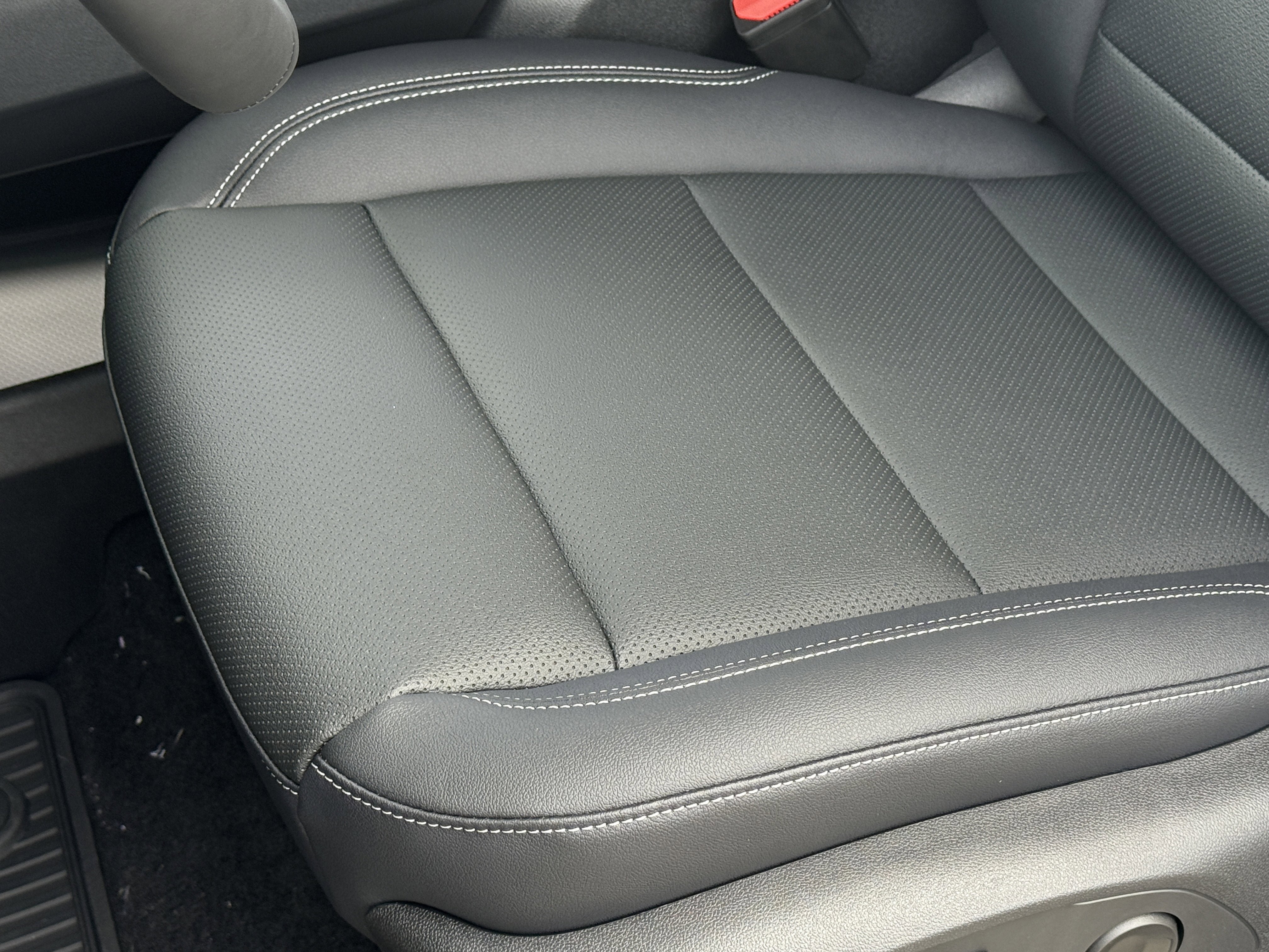 New 2026 Chevrolet Traverse LT w/ Driver Confidence Package image 11