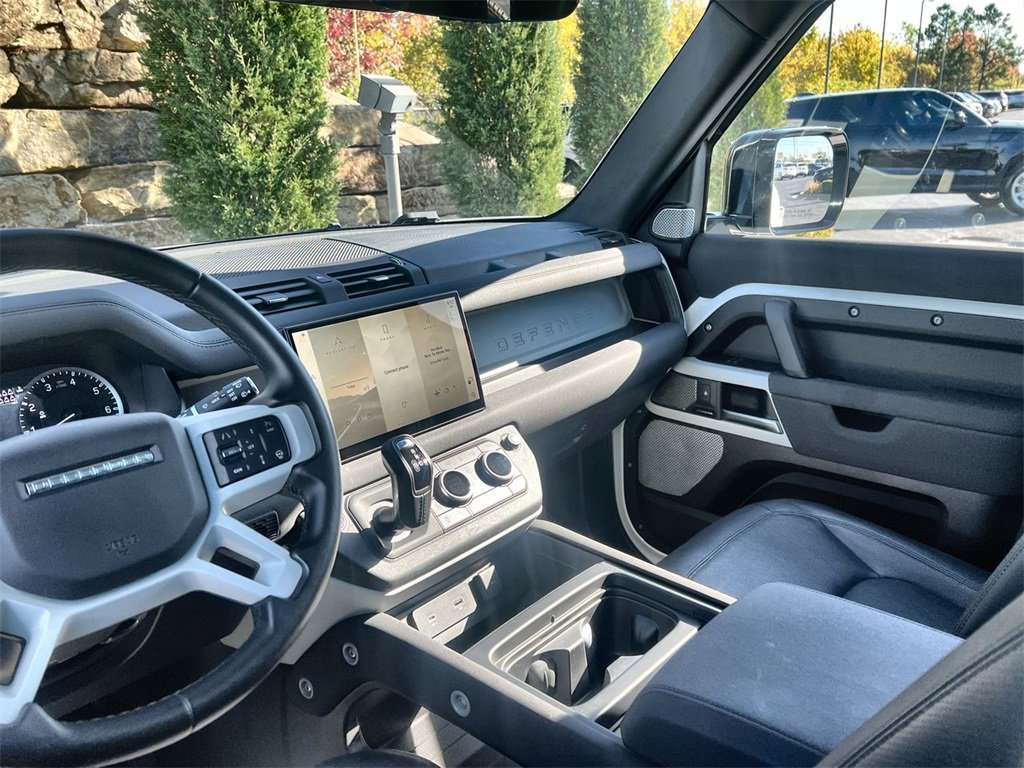 Used 2023 Land Rover Defender 130 S image 13