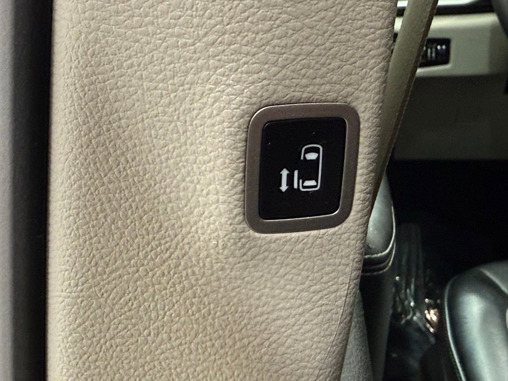 Used 2024 Chrysler Pacifica Touring-L FWD image 21